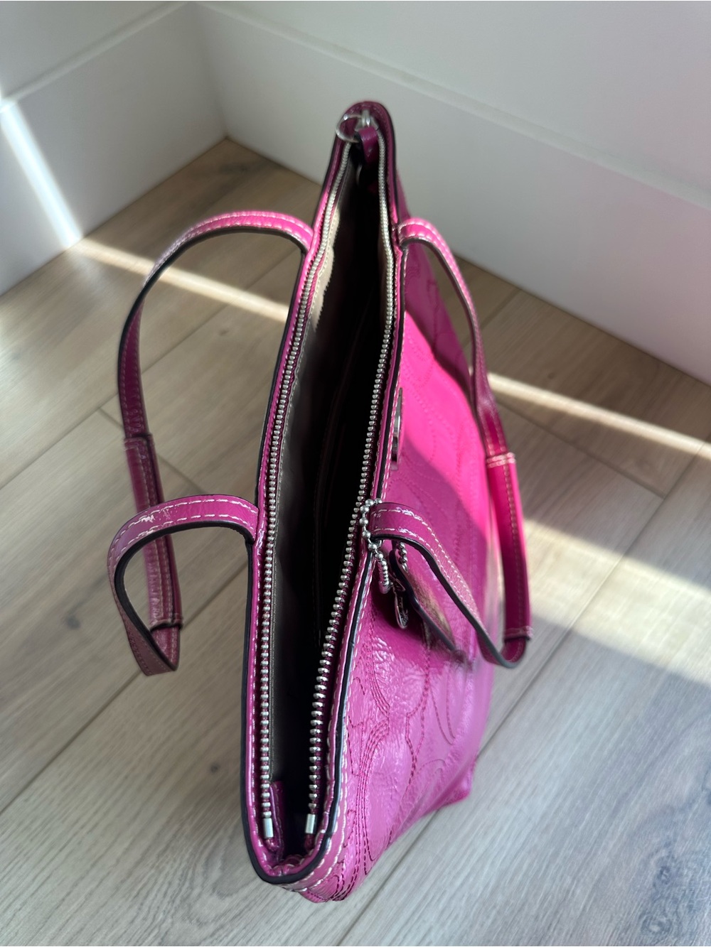 Coach F19198 Hot Pink Patent Leather Signature Tote Y2K - Picture 8 of 9